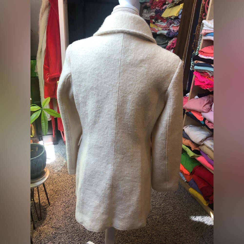 Brand: shelli Segal     Color: white.    Size:L